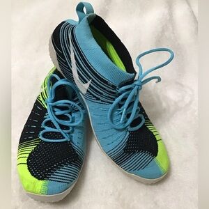 Women’s size 6 Nike tennis shoes hyperfeel